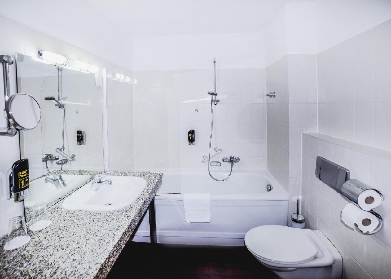 Hotel Zur Post Виел Екстериор снимка